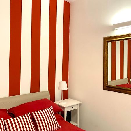 Casa Giulia, Nuovo Appartamento In Centro! 那不勒斯 外观 照片