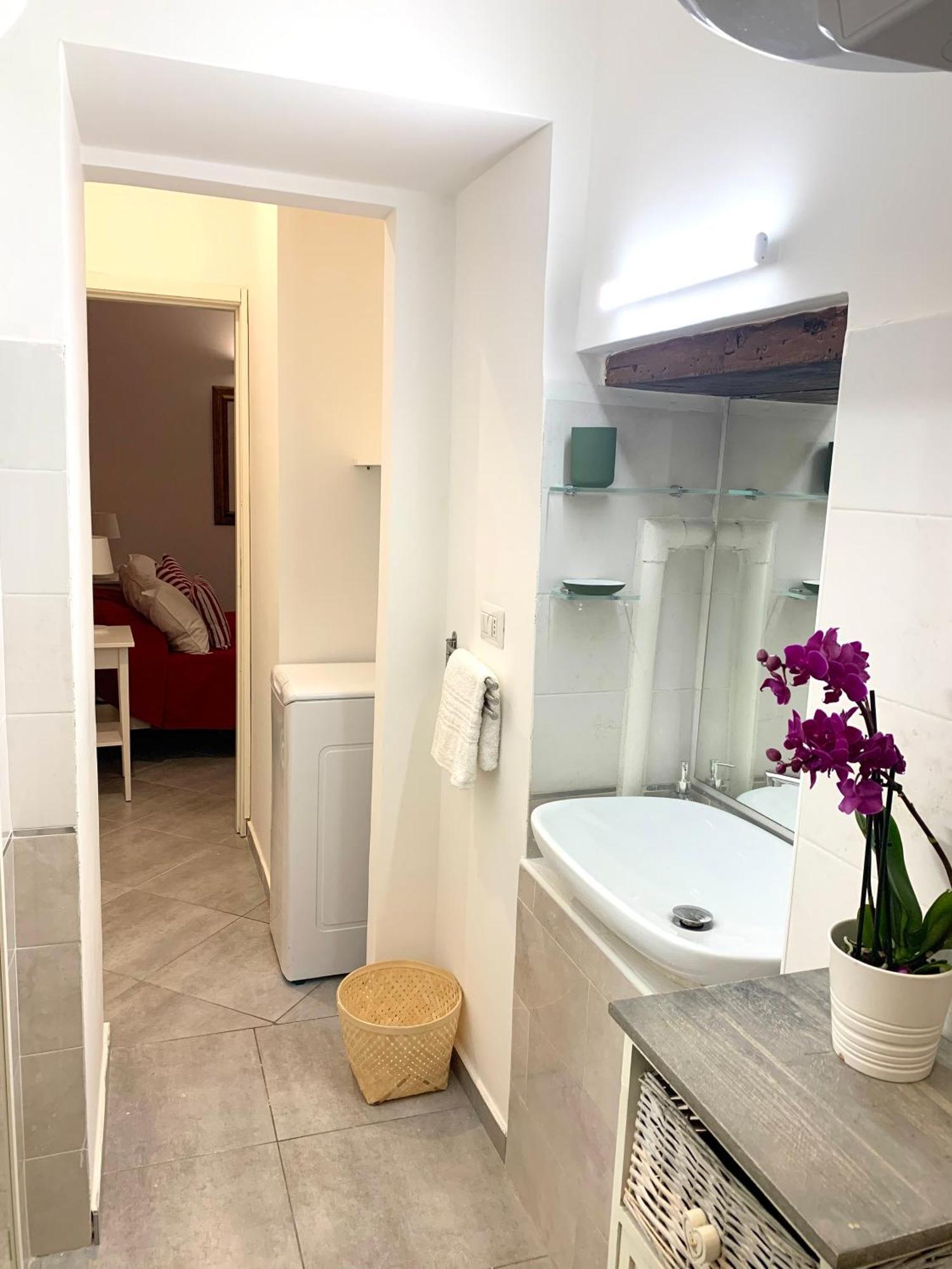 Casa Giulia, Nuovo Appartamento In Centro! 那不勒斯 外观 照片