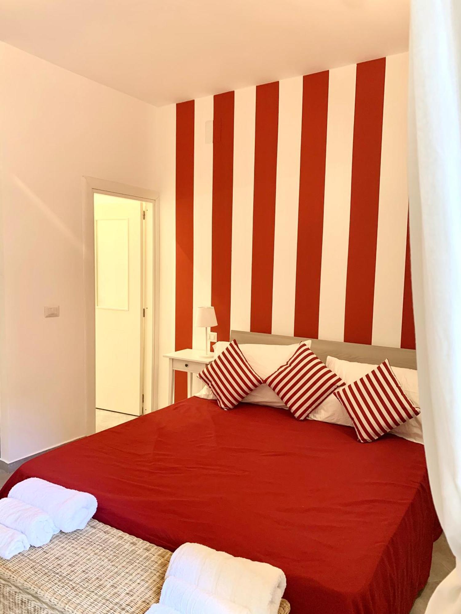 Casa Giulia, Nuovo Appartamento In Centro! 那不勒斯 外观 照片