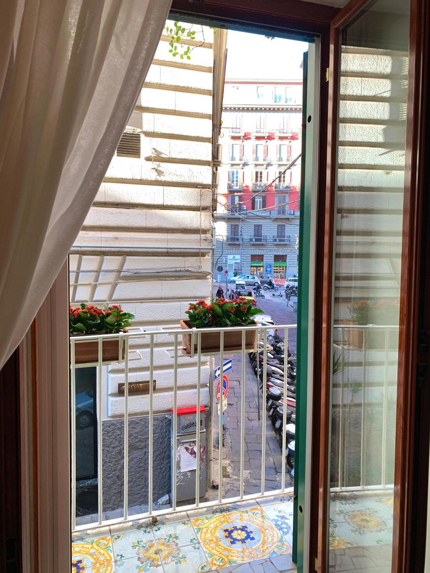 Casa Giulia, Nuovo Appartamento In Centro! 那不勒斯 外观 照片
